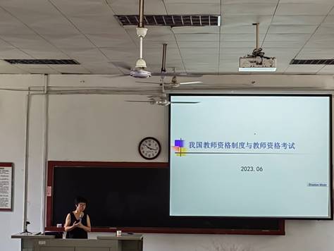 图片包含 室内, 桌子, 房间, 游戏机 描述已自动生成